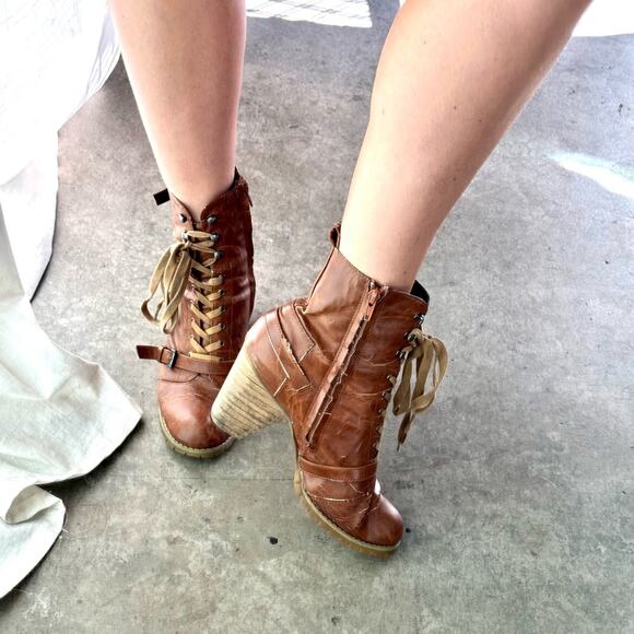 ANTHROPOLOGIE Brown Tan Lace Up Combat Booties Ankle Boot Buckle Zipper Heels 9 - Picture 2 of 16